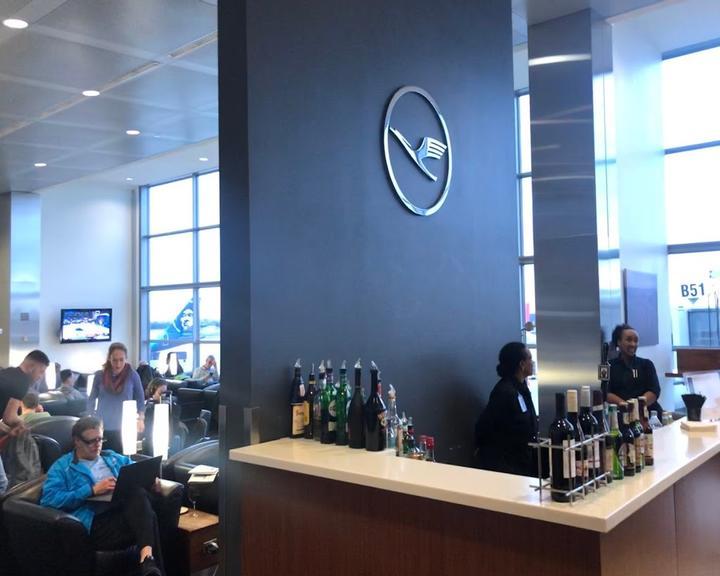 Lufthansa Senator and Business Lounge